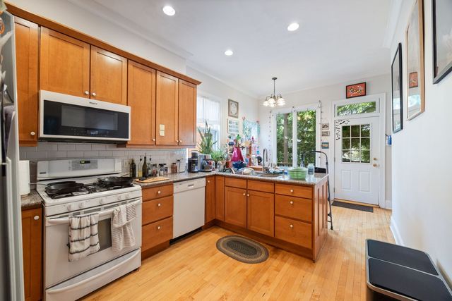 3074 W Palmer Boulevard, Chicago, IL 60647
