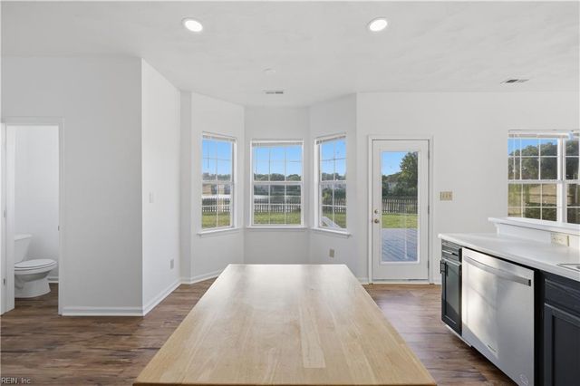 6745 Burbage Lake CIR, Suffolk, VA 23435