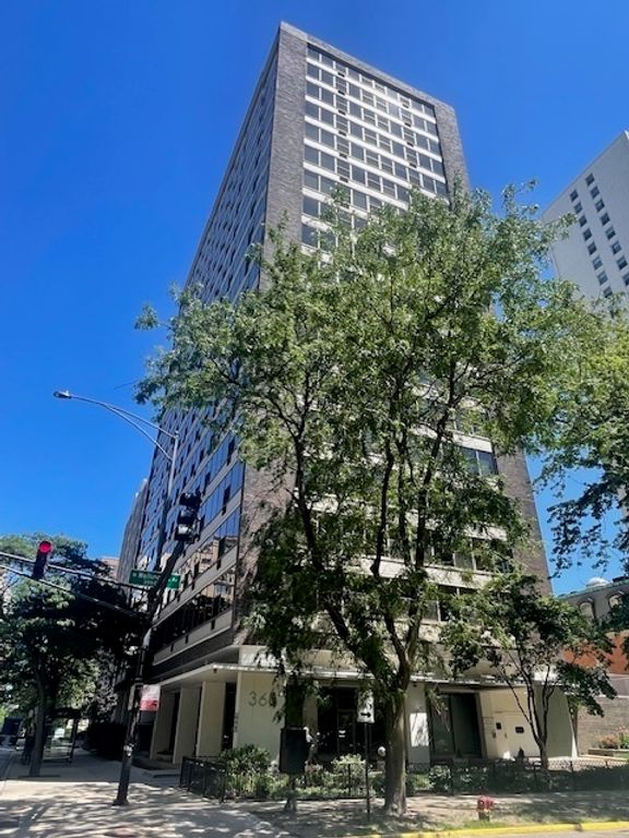 360 W WELLINGTON Avenue 13D, Chicago, IL 60657