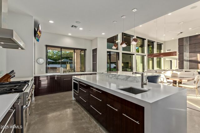 6636 N 48TH Street, Paradise Valley, AZ 85253