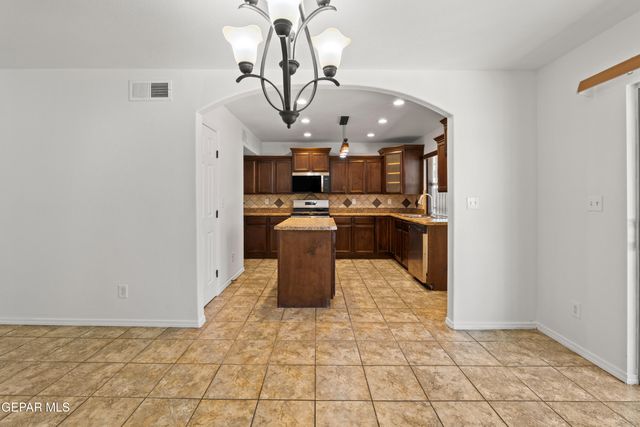 10701 KINROSS Avenue, El Paso, TX 79935