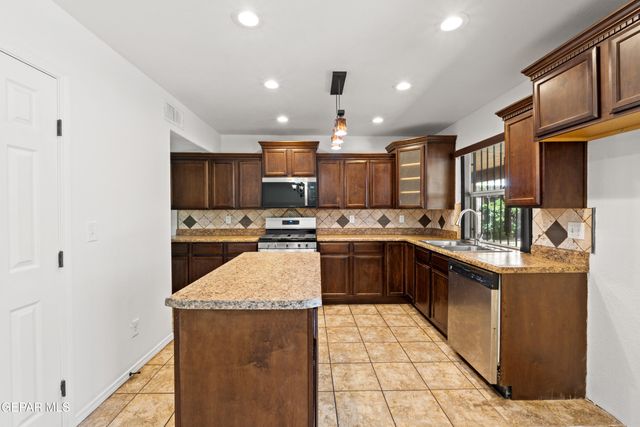 10701 KINROSS Avenue, El Paso, TX 79935