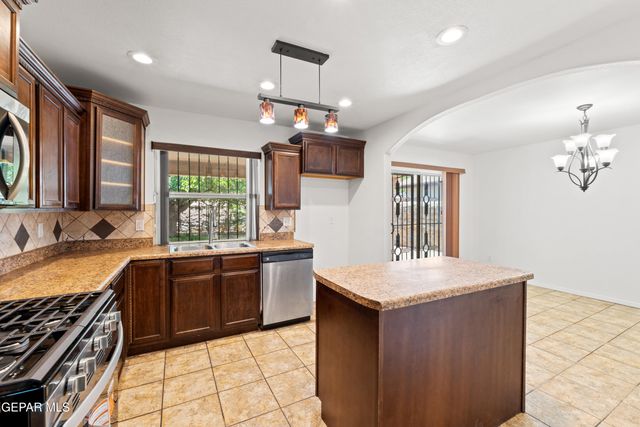 10701 KINROSS Avenue, El Paso, TX 79935