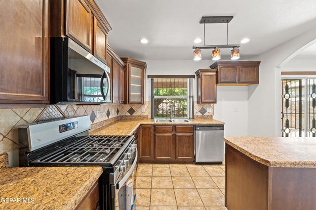 10701 KINROSS Avenue, El Paso, TX 79935