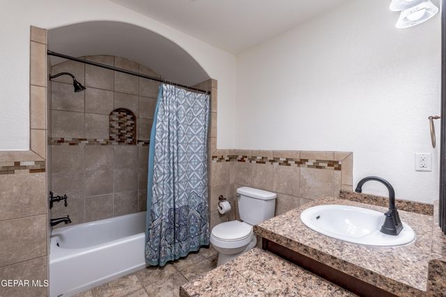 10701 KINROSS Avenue, El Paso, TX 79935