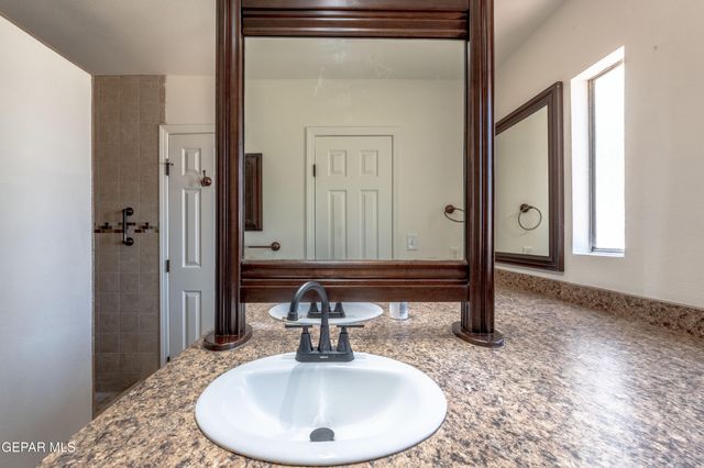 10701 KINROSS Avenue, El Paso, TX 79935