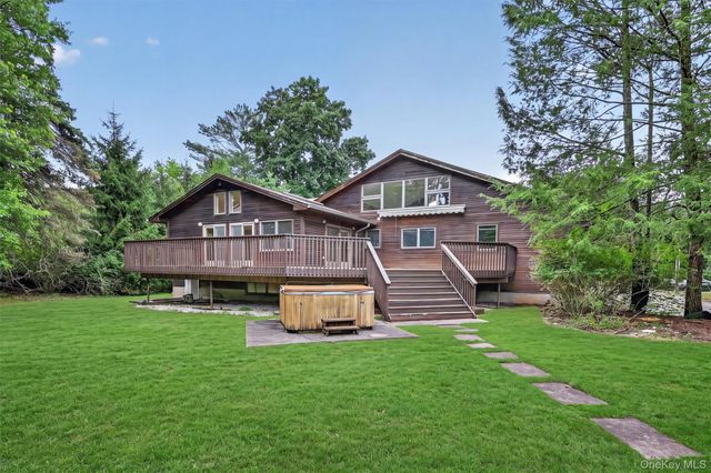 15 Meadowlark Drive, West Nyack, NY 10994