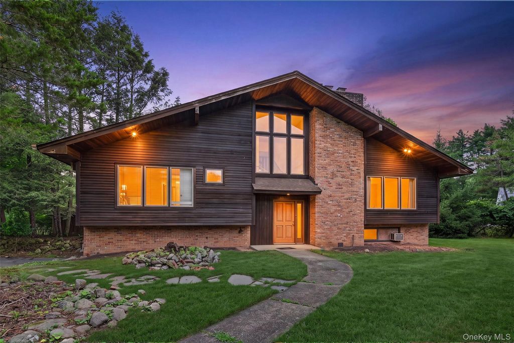 15 Meadowlark Drive, West Nyack, NY 10994