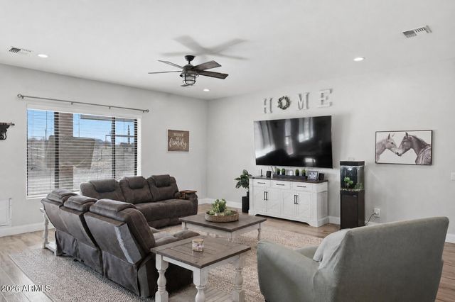 28524 N BRYCE Trail, San Tan Valley, AZ 85144