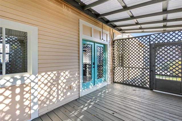 3902 Bernardo De Galvez B, Galveston, TX 77550