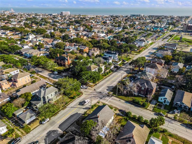 3902 Bernardo De Galvez B, Galveston, TX 77550