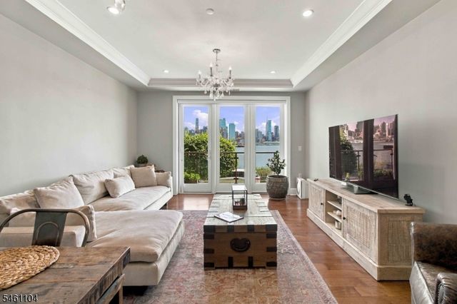 250 Henley Pl 207, Weehawken Twp., NJ 07086