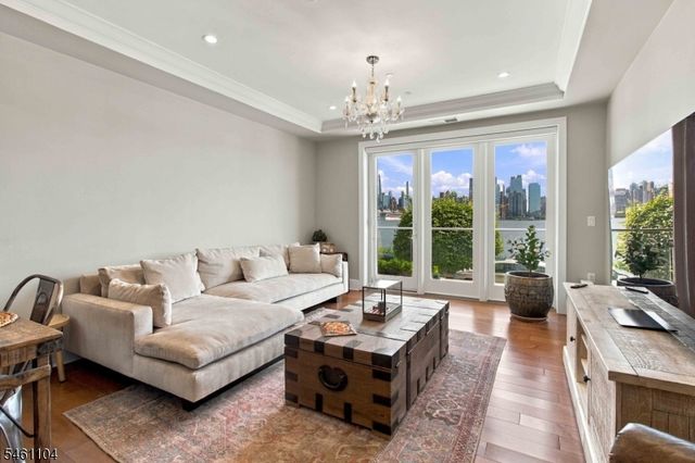 250 Henley Pl 207, Weehawken Twp., NJ 07086