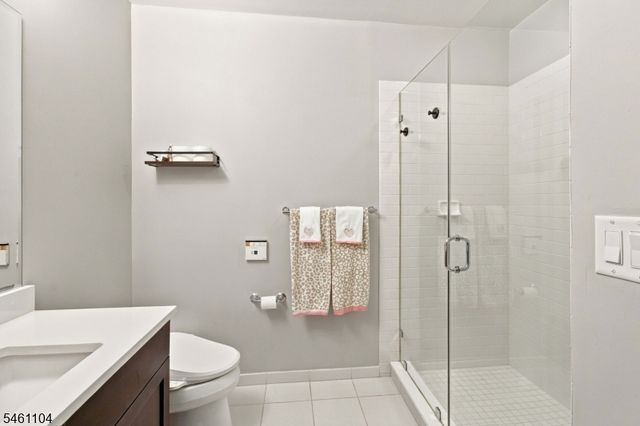 250 Henley Pl 207, Weehawken Twp., NJ 07086