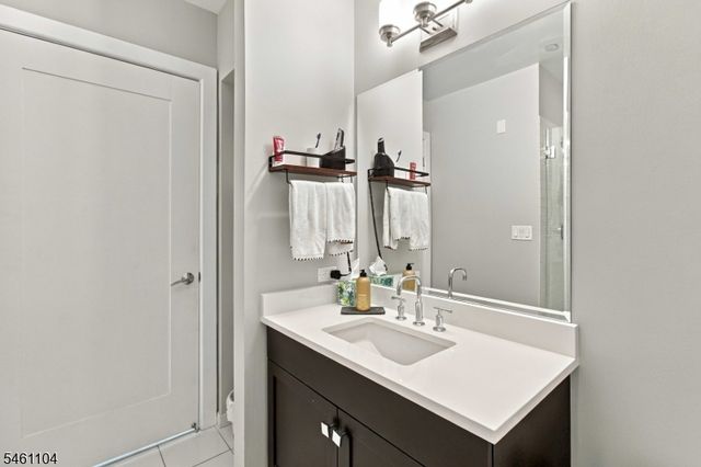 250 Henley Pl 207, Weehawken Twp., NJ 07086