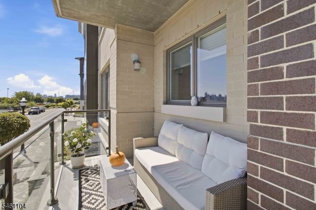250 Henley Pl 207, Weehawken Twp., NJ 07086