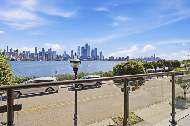 250 Henley Pl 207, Weehawken Twp., NJ 07086