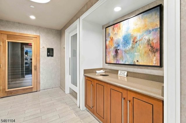 250 Henley Pl 207, Weehawken Twp., NJ 07086