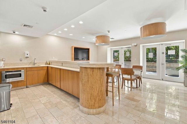 250 Henley Pl 207, Weehawken Twp., NJ 07086