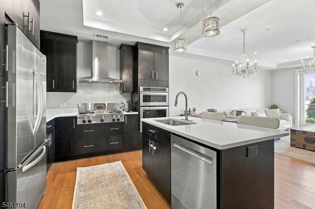 250 Henley Pl 207, Weehawken Twp., NJ 07086