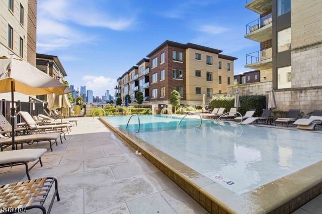 250 Henley Pl 207, Weehawken Twp., NJ 07086