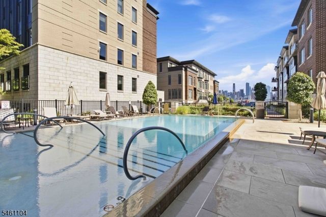 250 Henley Pl 207, Weehawken Twp., NJ 07086