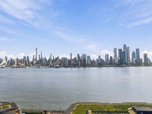 250 Henley Pl 207, Weehawken Twp., NJ 07086