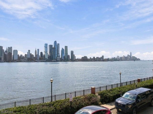 250 Henley Pl 207, Weehawken Twp., NJ 07086