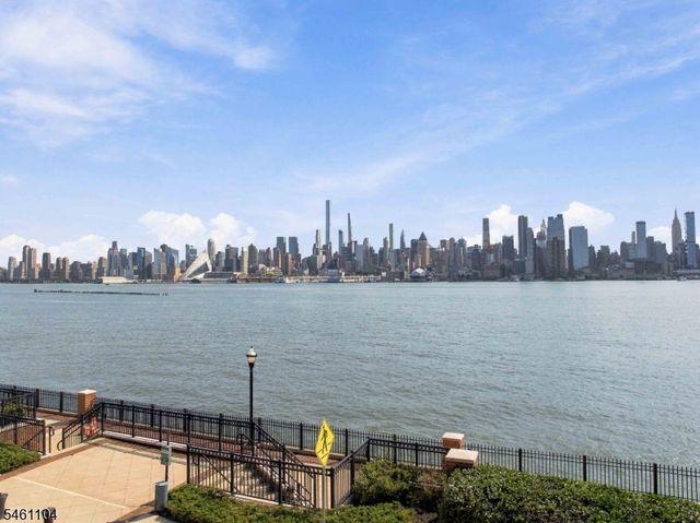 250 Henley Pl 207, Weehawken Twp., NJ 07086