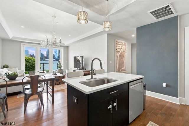 250 Henley Pl 207, Weehawken Twp., NJ 07086