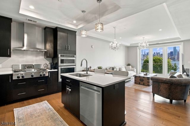 250 Henley Pl 207, Weehawken Twp., NJ 07086
