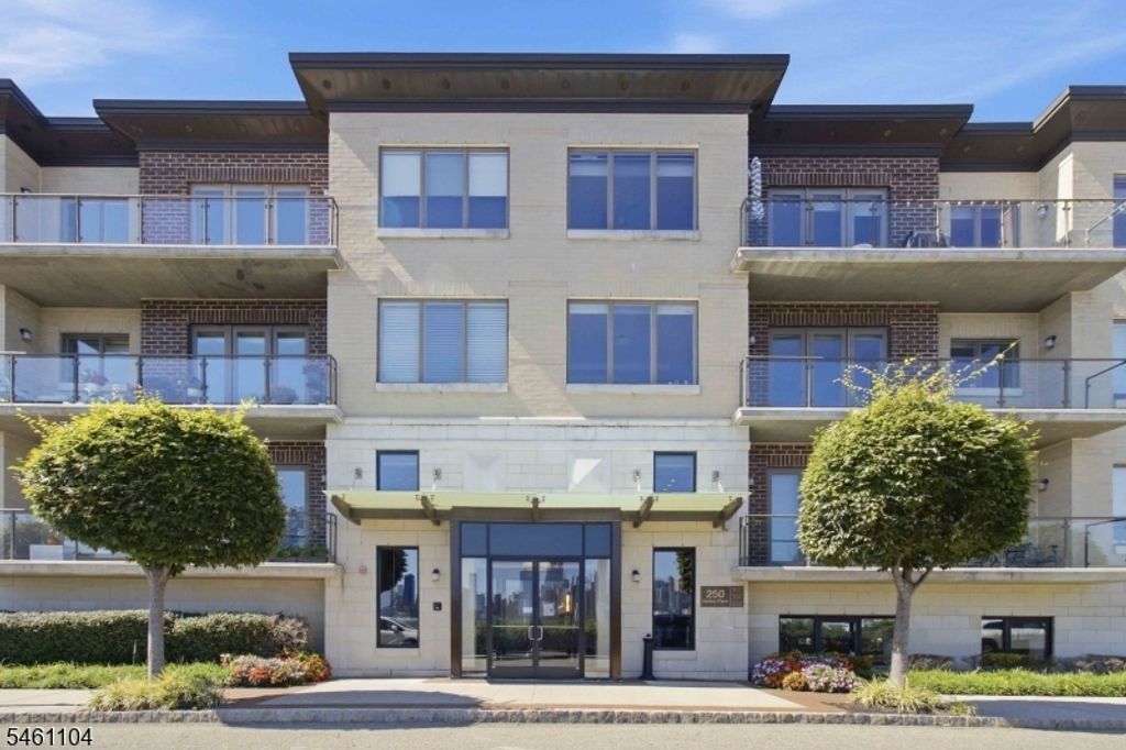 250 Henley Pl 207, Weehawken Twp., NJ 07086 — photo 2