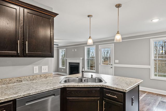 143 Sycamore Hill Dr, Clarksville, TN 37042
