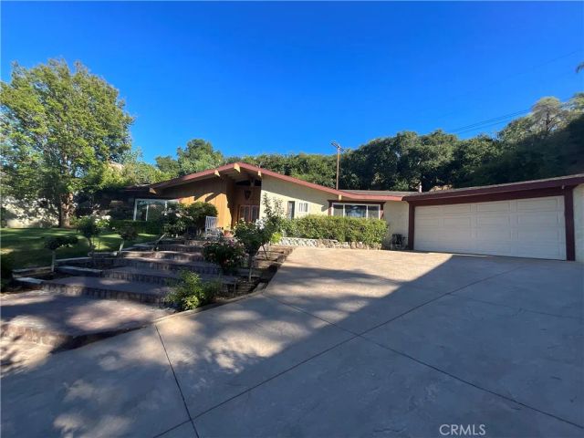 23714 Lawnside Drive, Newhall, CA 91321