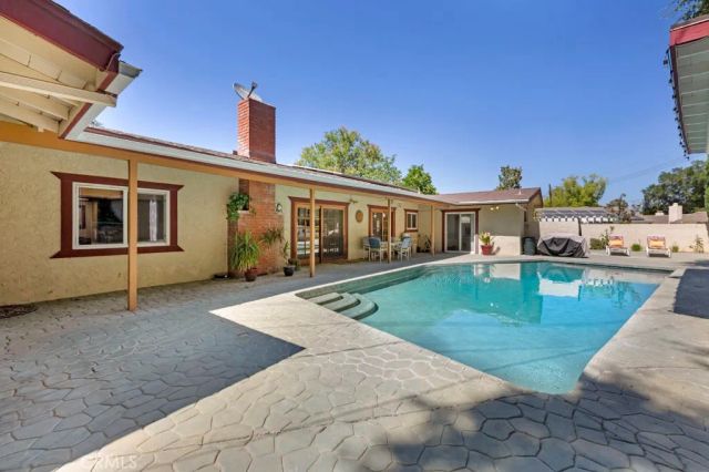 23714 Lawnside Drive, Newhall, CA 91321