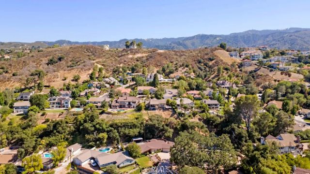 23714 Lawnside Drive, Newhall, CA 91321