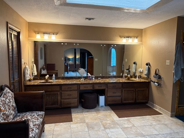 29616 No Le Hace Drive, Fair Oaks Ranch, TX 78015