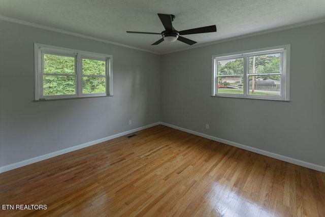 607 Peachtree Rd, Kingston, TN 37763