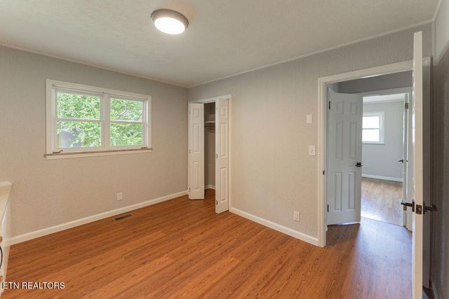 607 Peachtree Rd, Kingston, TN 37763