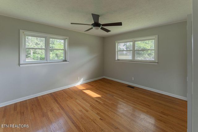 607 Peachtree Rd, Kingston, TN 37763