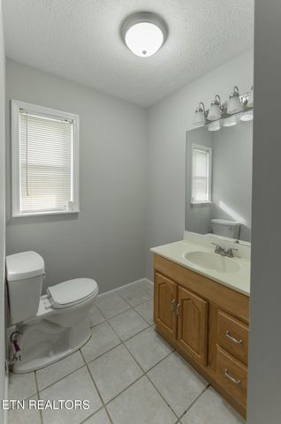 607 Peachtree Rd, Kingston, TN 37763