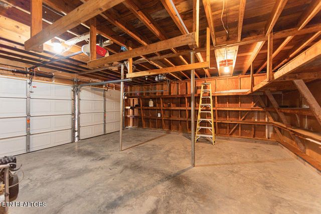 607 Peachtree Rd, Kingston, TN 37763