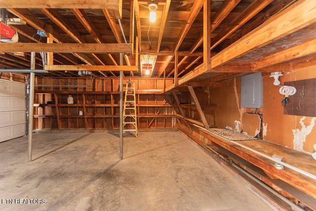 607 Peachtree Rd, Kingston, TN 37763