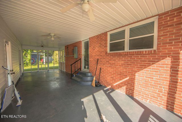 607 Peachtree Rd, Kingston, TN 37763