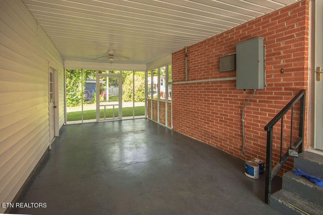 607 Peachtree Rd, Kingston, TN 37763