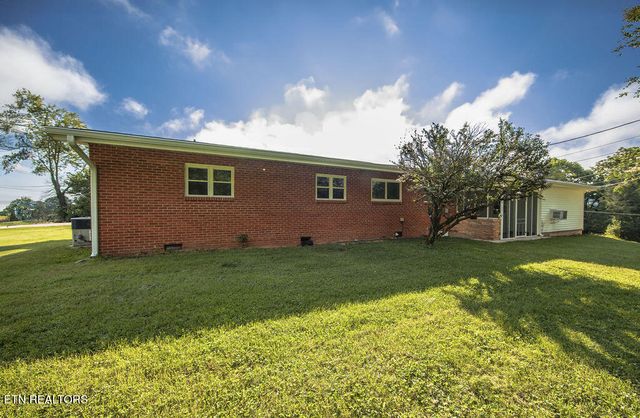 607 Peachtree Rd, Kingston, TN 37763