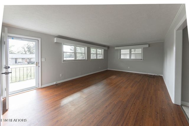 607 Peachtree Rd, Kingston, TN 37763