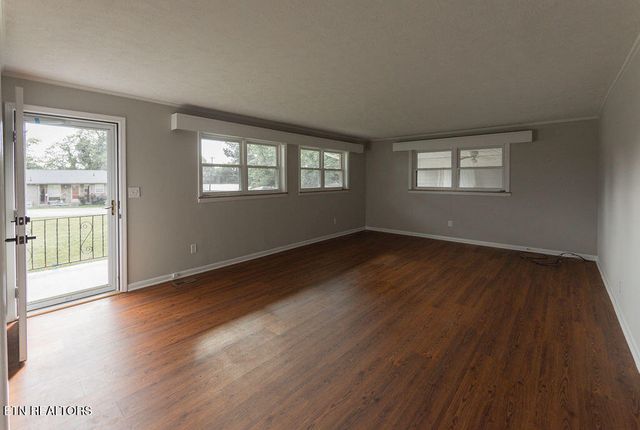 607 Peachtree Rd, Kingston, TN 37763
