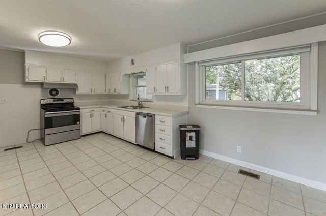 607 Peachtree Rd, Kingston, TN 37763