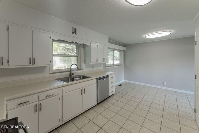 607 Peachtree Rd, Kingston, TN 37763